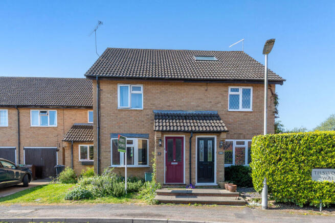 2 bed property, in Tilsworth Walk, £475,000