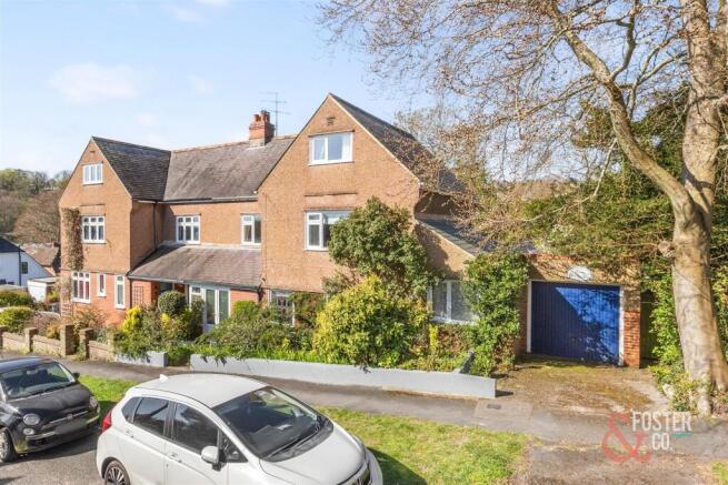 5 bed property, in Colebrook Road, £975,000