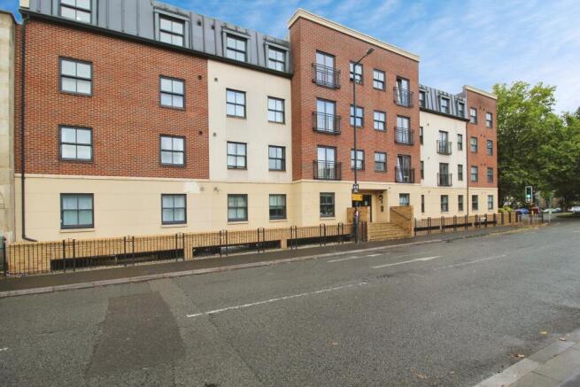 2 bed property, in York Road, £245,000