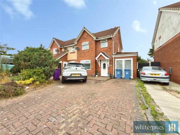 3 bed property, in Longdown Road, £220,000