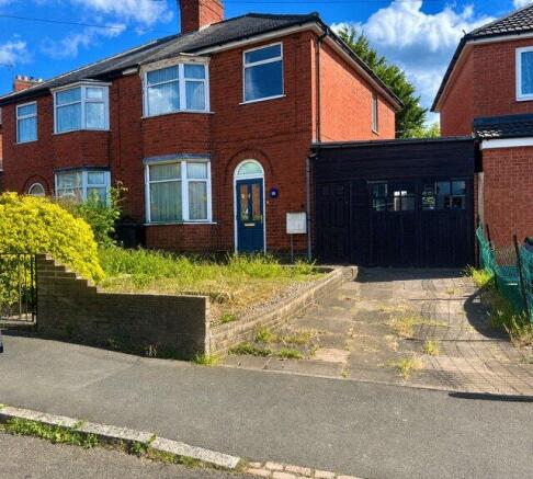 3 bed property, in The Circle, £285,000