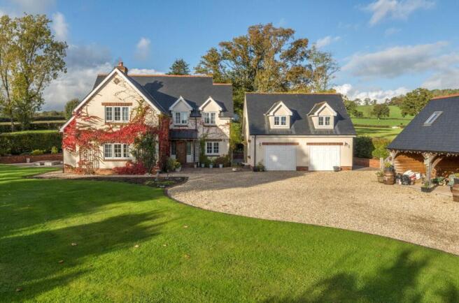 6 bed property, in Buckerell, £995,000
