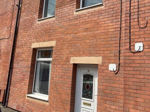 2 bed property, in Poplar Street, £60,000