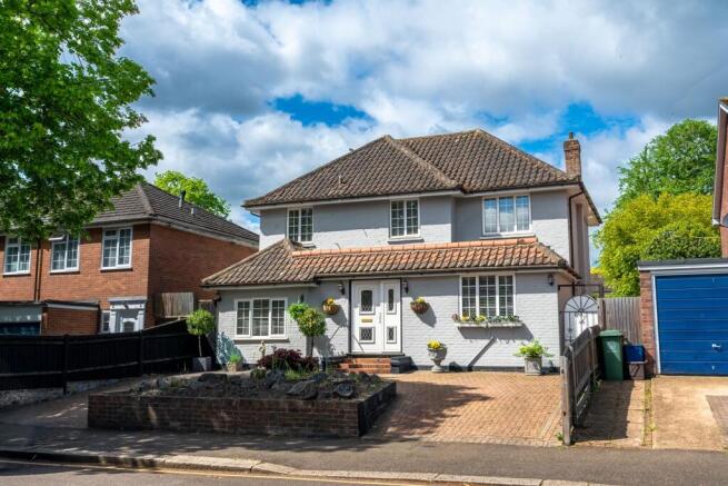 3 bed property, in Stanley Road, £985,000