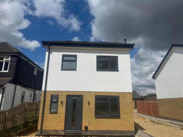 4 bed property, in Fawkham Road, £685,000