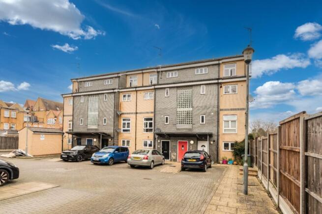3 bed property, in De Havilland Drive, £325,000