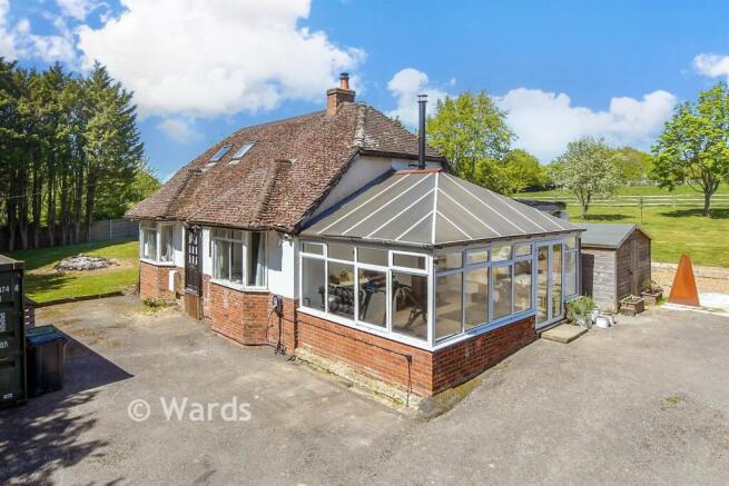 4 bed property, in Rocks Hill, £650,000