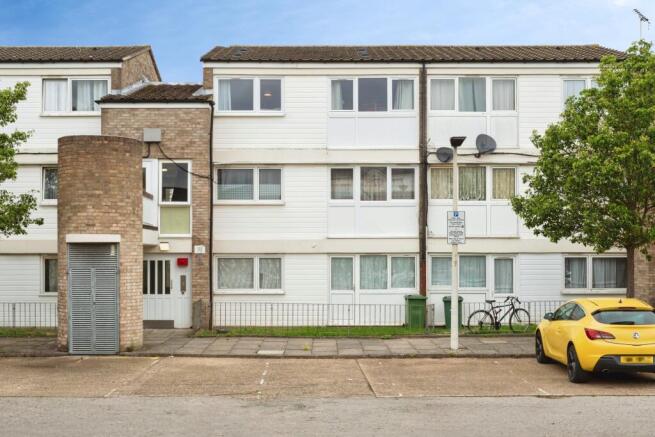 1 bed property, in Carroll Close, £270,000