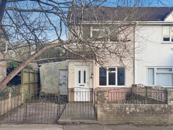 2 bed property, in Laureate Close, £160,000
