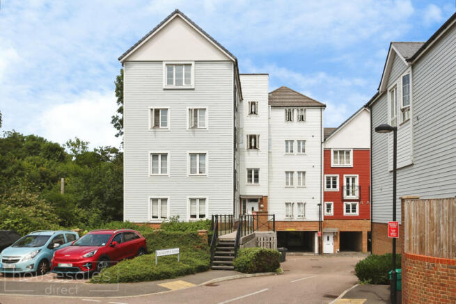2 bed property, in Crabapple Road, £219,000