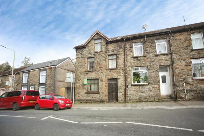 4 bed property, in Swan Terrace, £55,000