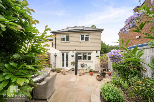 3 bed property, in Hillside Road, £530,000