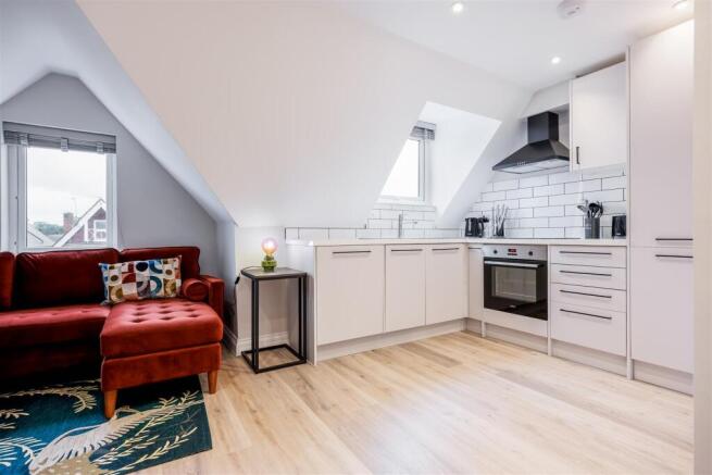 2 bed property, in Westby Road, £200,000