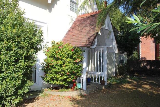 5 bed property, in Auckland Road East, £925,000