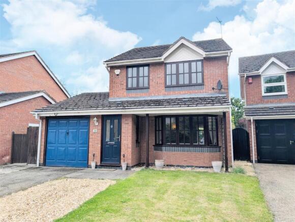3 bed property, in 39 Hinwood Road, £295,000
