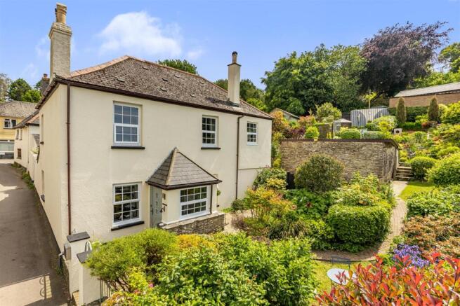 4 bed property, in Cornworthy, £795,000