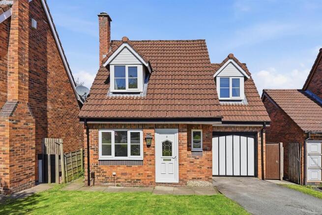 3 bed property, in Birches Croft Drive, £347,500