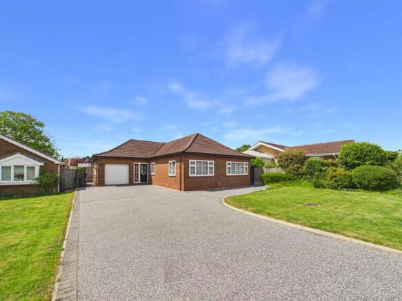 3 bed property, in Maple Close, £450,000