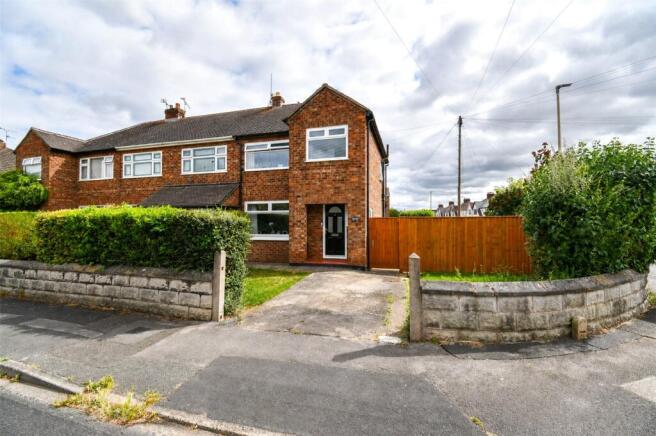 3 bed property, in Maple Grove, £260,000