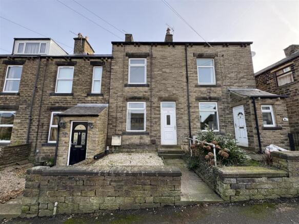 2 bed property, in Station Road, £175,000