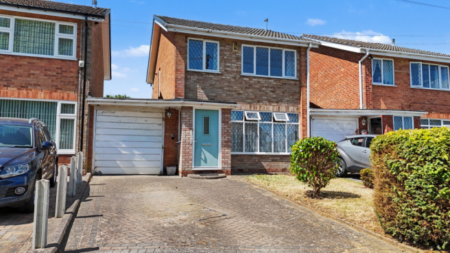 3 bed property, in Paddocks Road, £360,000