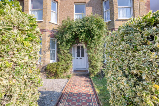 4 bed property, in Station Road, £550,000