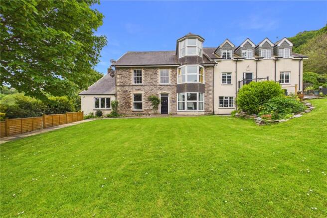 2 bed property, in Langleigh Farm House, £175,000