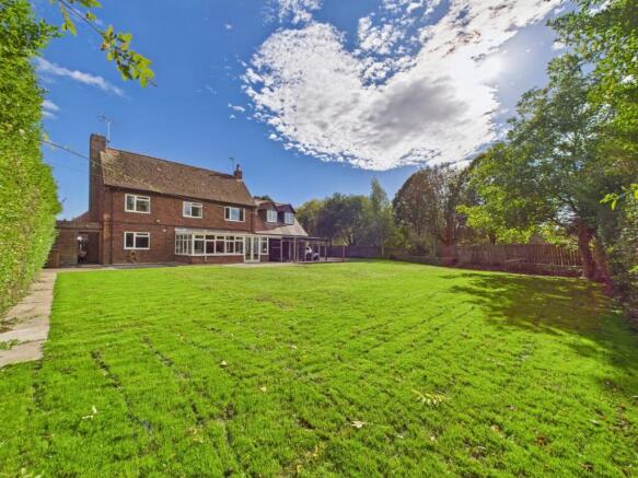 4 bed property, in Gott Close, £450,000