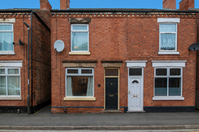 2 bed property, in Bridge Street, £150,000