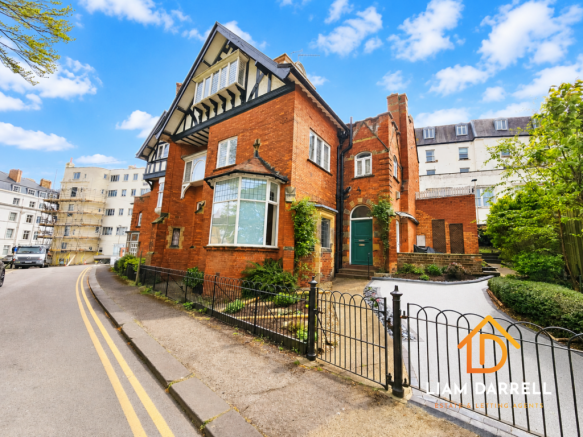 3 bed property, in Crown Terrace, £175,000