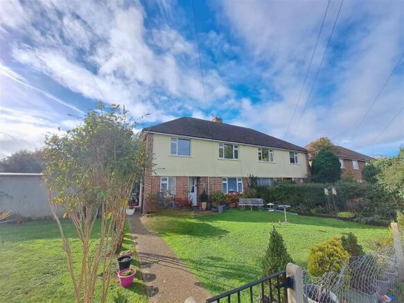 2 bed property, in Carberry Drive, £220,000