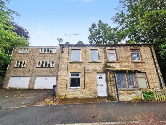 3 bed property, in Manchester Road, £100,000