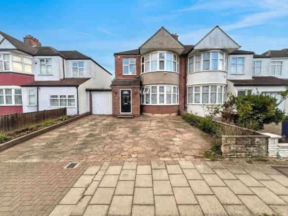 3 bed property, in Mayfield Avenue, £730,000