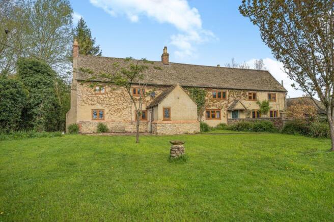 5 bed property, in Church Road, £800,000