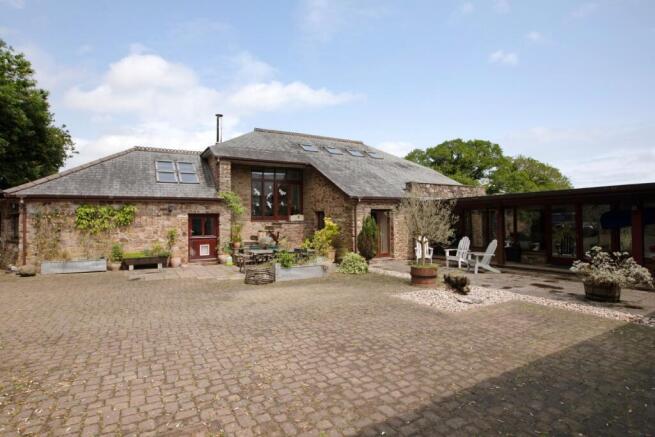 4 bed property, in Preston Down Road, £850,000