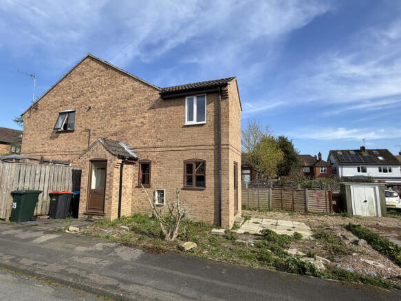 1 bed property, in Elm View, £90,000