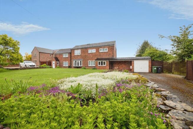 2 bed property, in Crosshill, £325,000