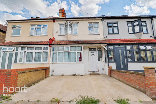 3 bed property, in Henley Road, £475,000