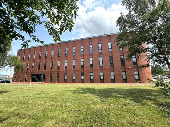 1 bed property, in Vicarage Farm Road, £65,000