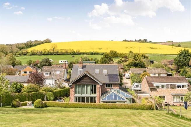5 bed property, in Water Lane, £800,000