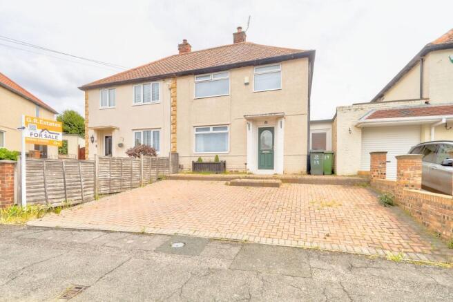3 bed property, in Windsor Road, £140,000