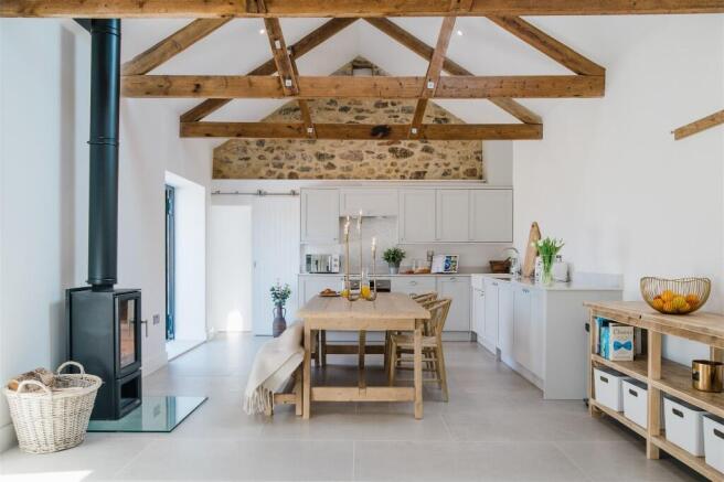 2 bed property, in Crelly, £400,000