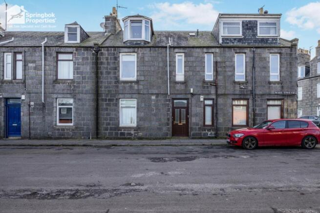 1 bed property, in Wood Street, £52,000