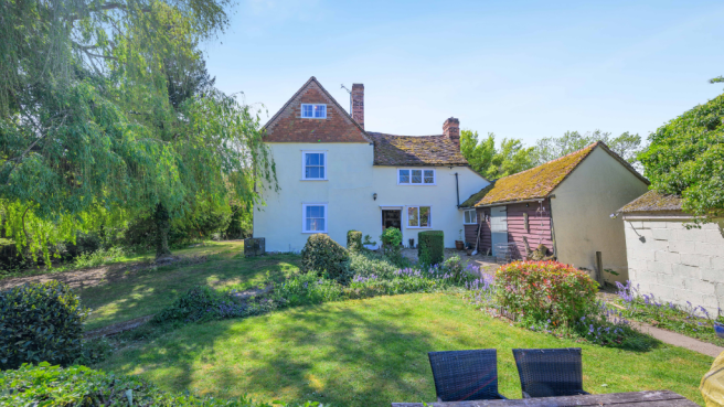 4 bed property, in Crippings Farm, £650,000