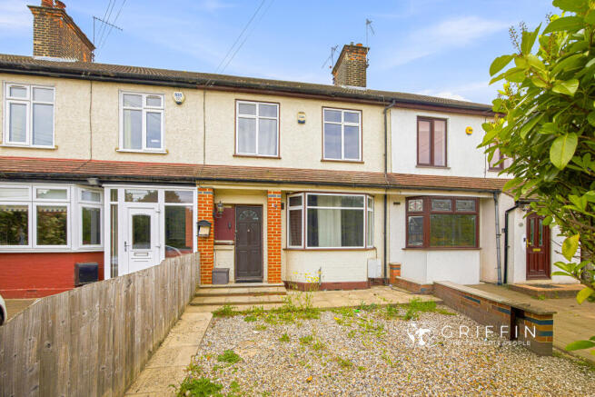 3 bed property, in Arterial Road, £335,000