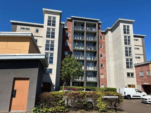 2 bed property, in North Side, £70,000