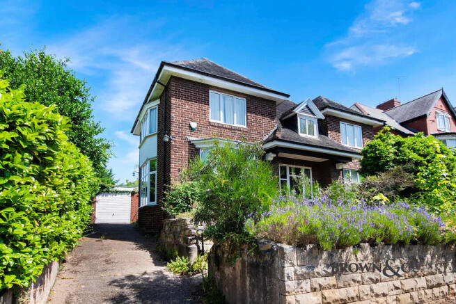 4 bed property, in Shepherds Avenue, £300,000