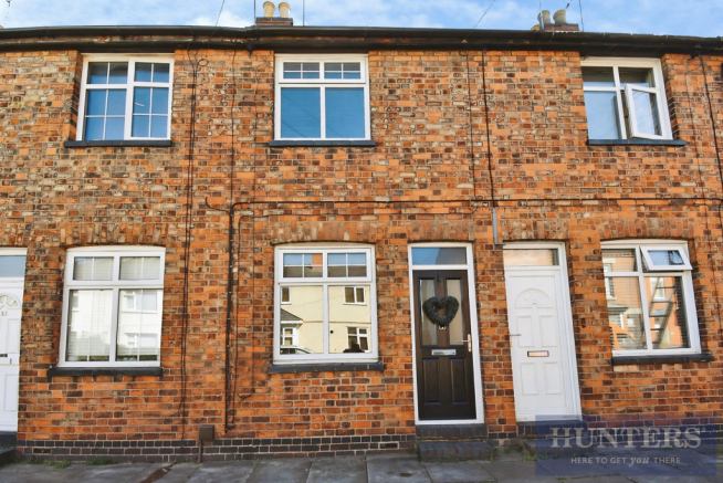 2 bed property, in Manor Street, £180,000