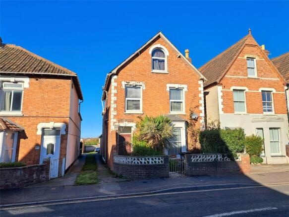 4 bed property, in Huntspill Road, £195,000