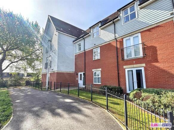 1 bed property, in Trafalgar Road, £142,500